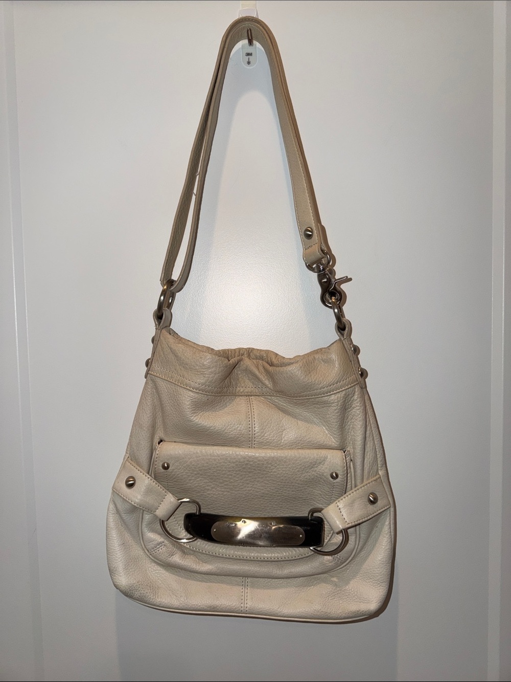 b. makowsky Cream Leather Shoulder Bag with Horn-Tusk Decorative Accent on Front